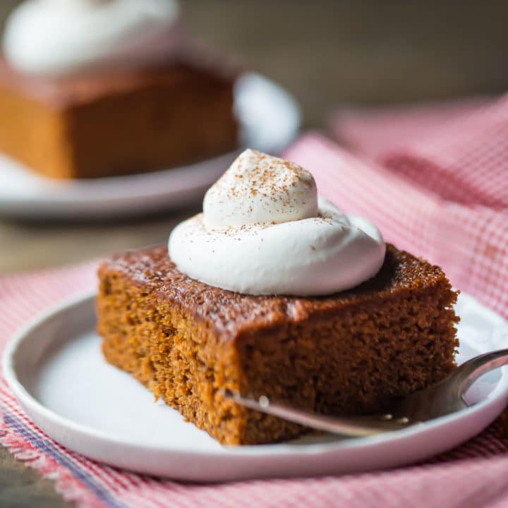 Easy Christmas Cakes Ideas That You'll Want to Try This Year