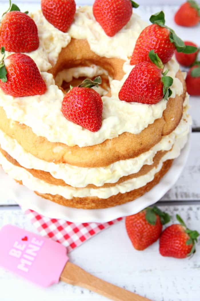 Easy Christmas Cakes Ideas That You'll Want to Try This Year