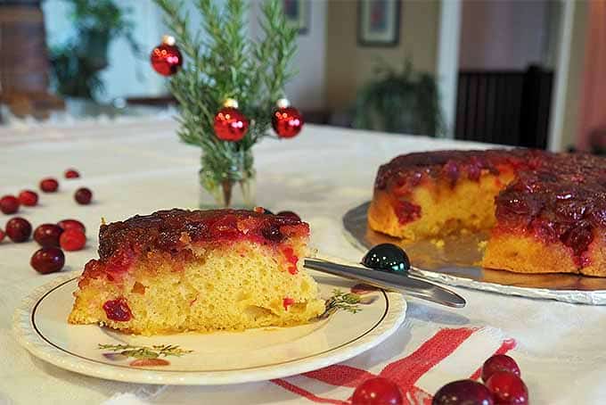 Easy Christmas Cakes Ideas That You'll Want to Try This Year