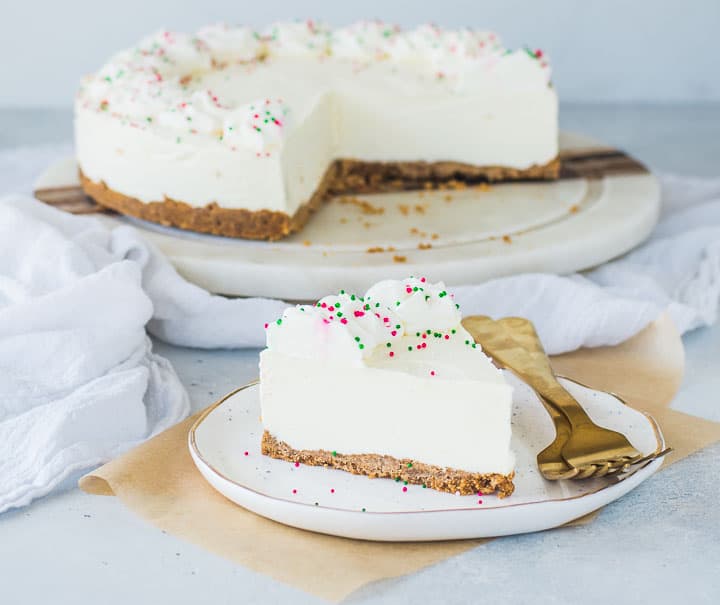Easy Christmas Cakes Ideas That You'll Want to Try This Year