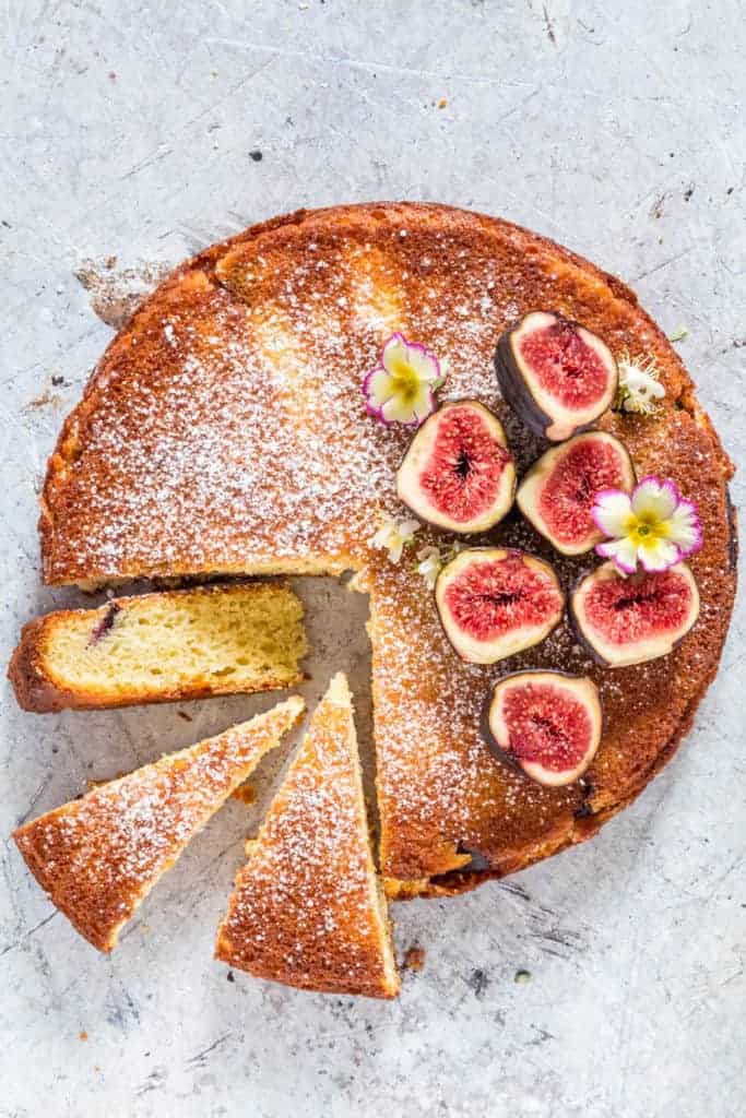 Easy Christmas Cakes Ideas That You'll Want to Try This Year